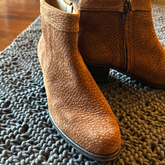 Darc Cuir made in Argentina gold/brown soft textured suede Leather Ankle Boots - Picture 3 of 9